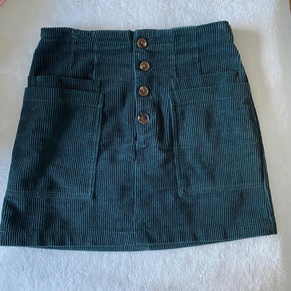 Little skirt 💚 - Picture 3 of 12